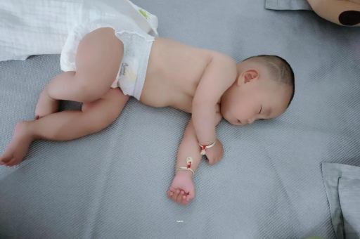 格尔木宝宝夏天要穿袜子吗